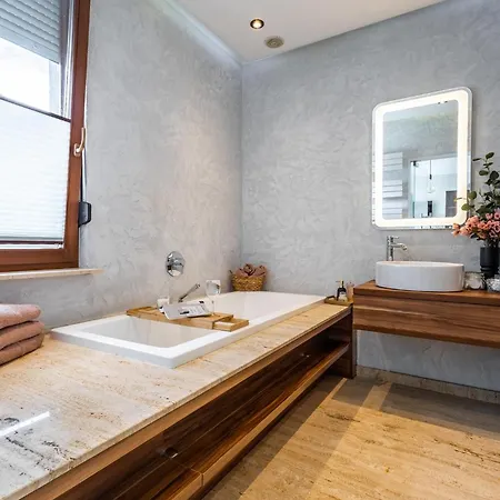 Apartment Z Tarasem 120m2, Klimatyzacja, Parking W Garazu